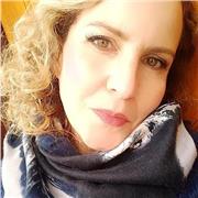 Soy brasileña y me encanta ensinar, me encanta compartir alegrias.